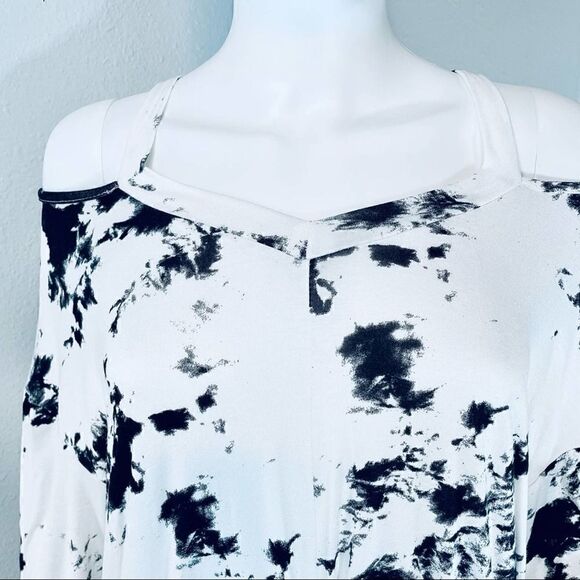 Cha Cha Vente Cold Shoulder Long Sleeve Tie Dye Top Black White Womens - Picture 2 of 11
